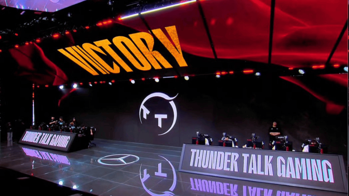 Foto que mostra a vitória da Thunder Talk na LPL 2025