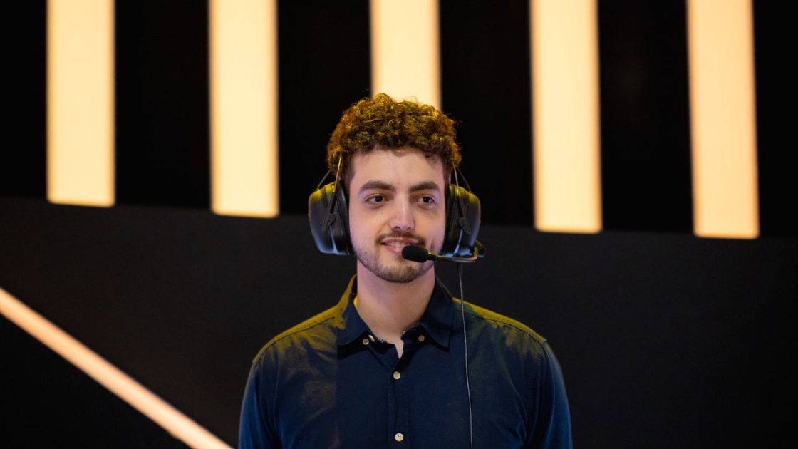 Na foto, o assistant-coach da FURIA, Furyz