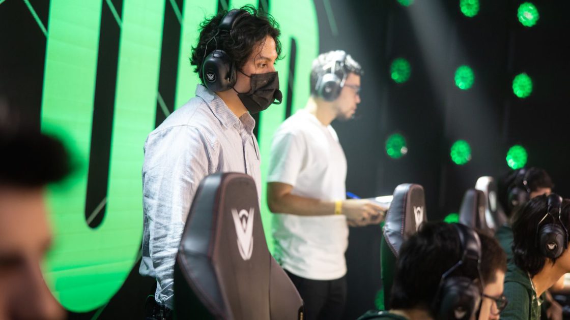 Na foto, o head-coach da LOUD, Sephis