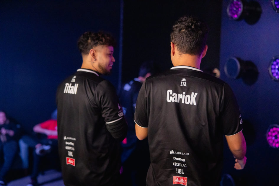 Foto de titaN e Cariok pela paiN Gaming.