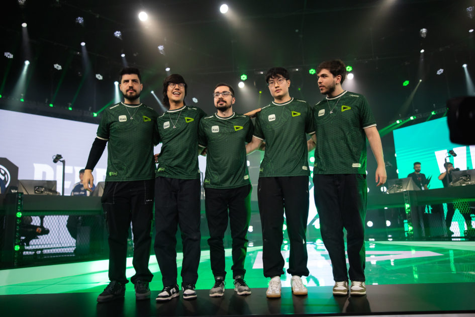 Equipe da LOUD após vitória no palco da LTA Sul.