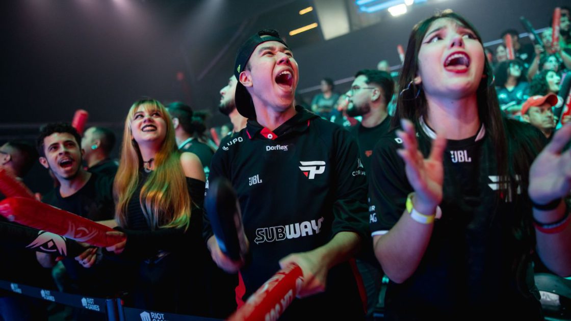 Foto da torcida da paiN Gaming na LTA Sul 2025 1º split