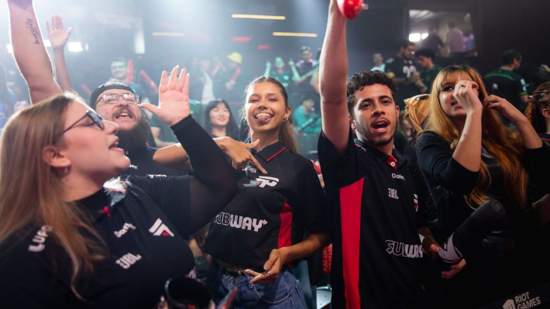 Foto da torcida da paiN Gaming na LTA Sul 2025 1º split