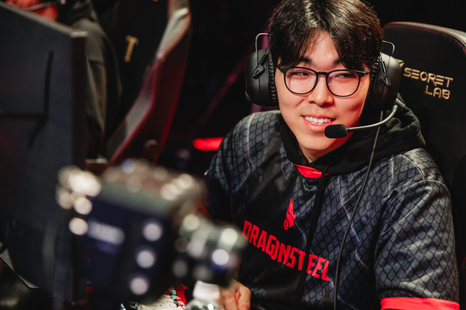 Foto de Yuuji, enquanto jogava pela Dragonsteel.