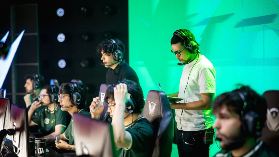 Na foto, os técnicos da LOUD: Sr Venancio e Sephis na LTA 2025