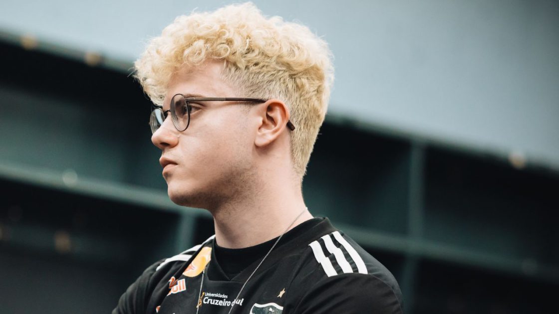 Na foto, Tutsz, mid-laner da FURIA