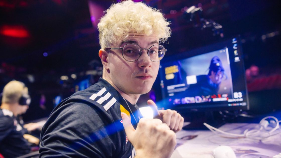 Na foto, Tutsz, mid-laner da FURIA