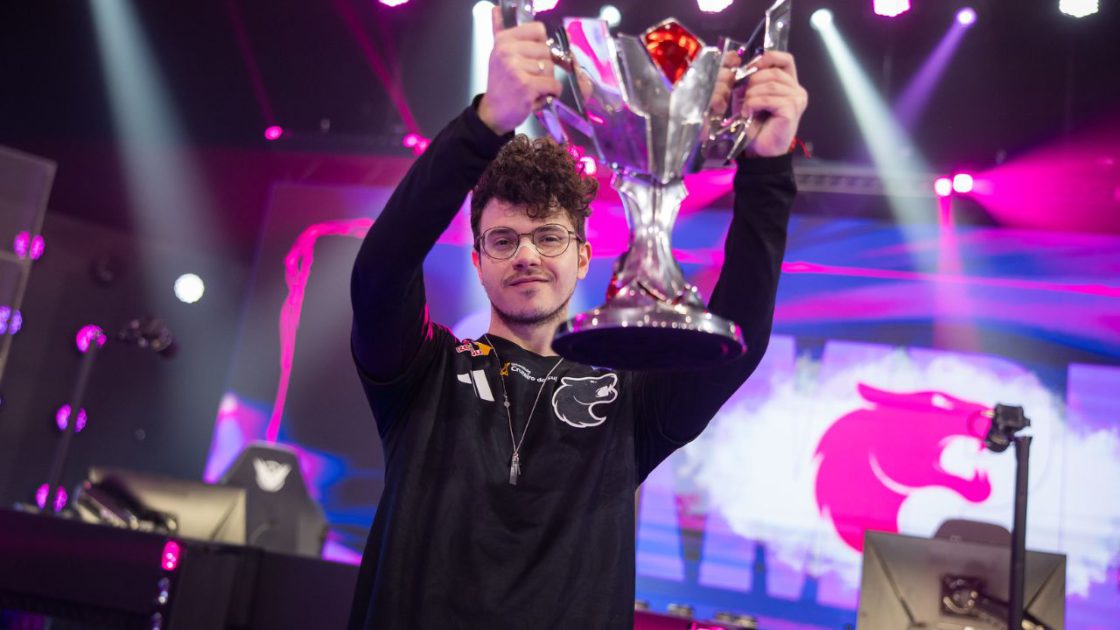 Na foto, Tutsz, mid da FURIA campeão na LTA Sul 20252º split