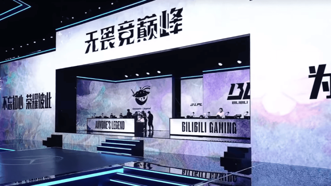 Foto do confronto entre Anyone's Legend e Bilibili Gaming.