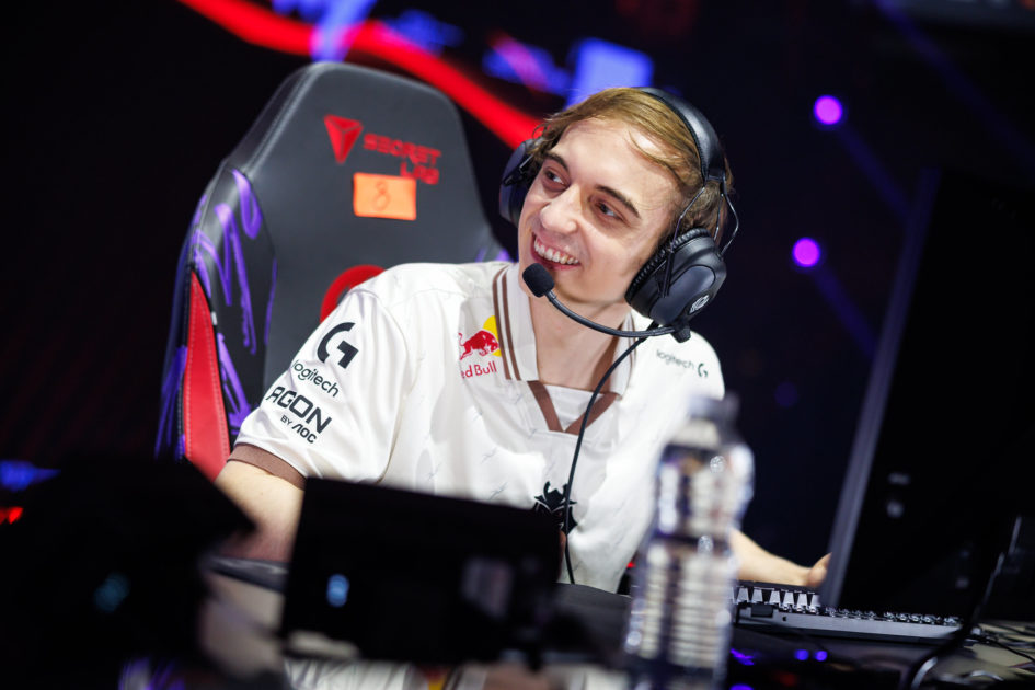 Foto de Caps jogando pela G2 Esports.