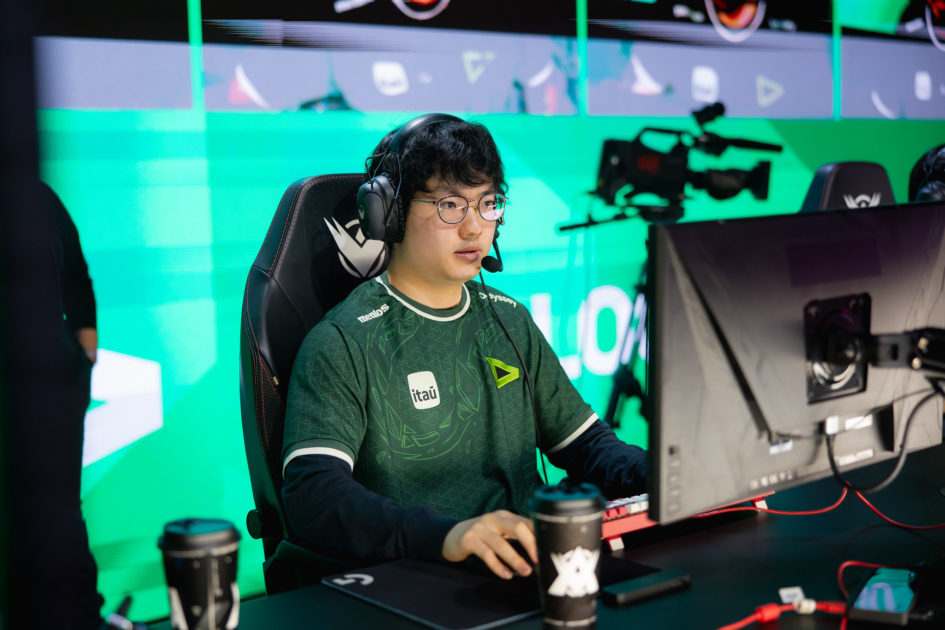 Foto de Route jogando pela LOUD.