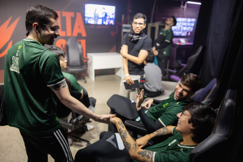 Foto de Shini e tinowns quando representavam a LOUD.