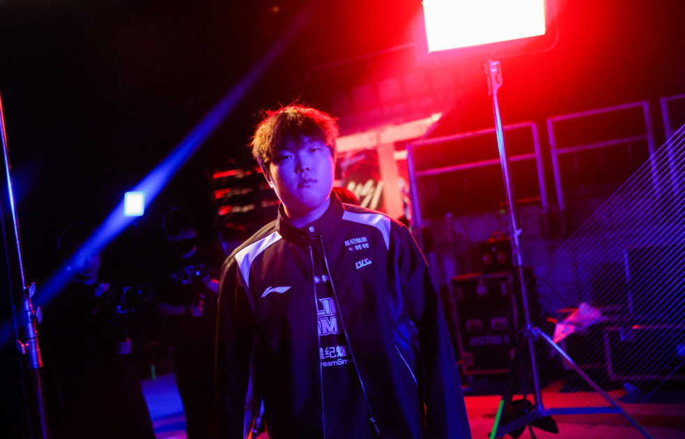 Foto de Bin, top laner da Bilibili Gaming.