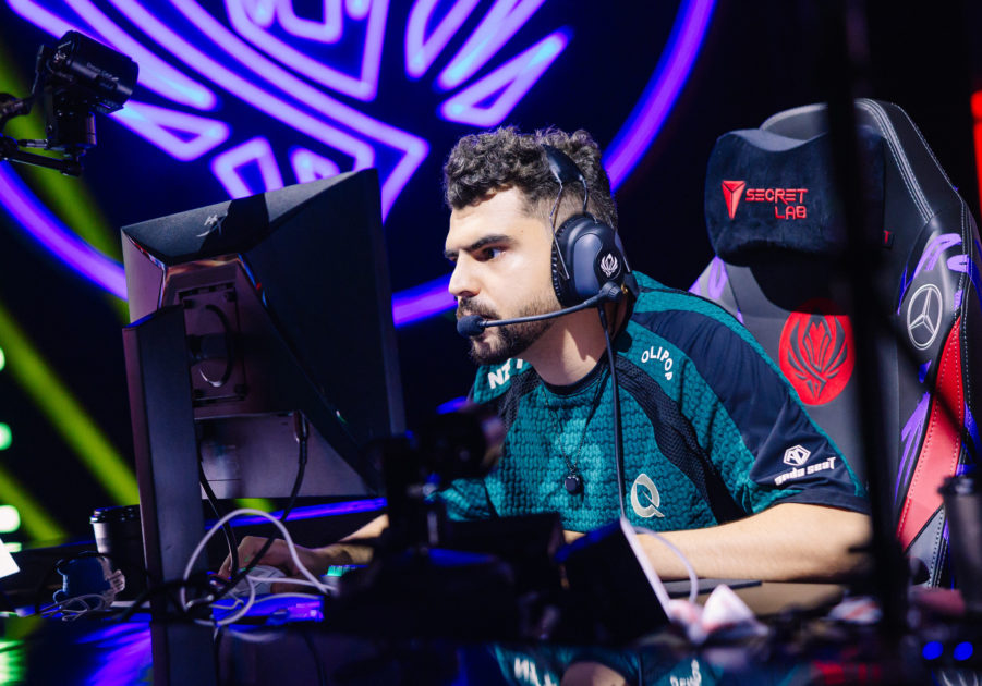 Foto de Bwipo jogando pela FlyQuest.