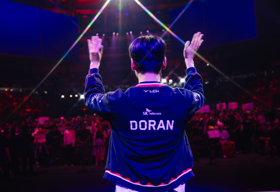 Foto de Doran acenando para a torcida.