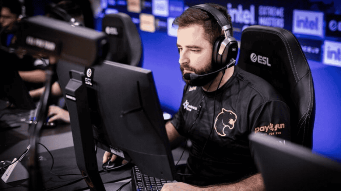 Foto de Fallen jogando pela FURIA.