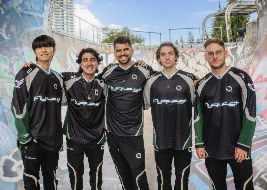Foto da equipe da FlyQuest.