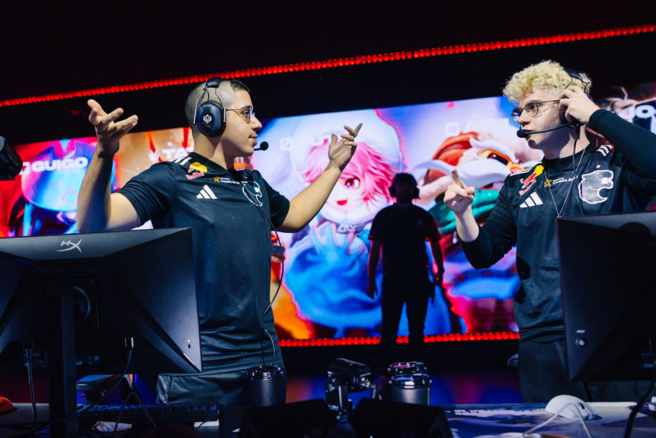 Foto de Tatu e Tutsz jogando pela FURIA.