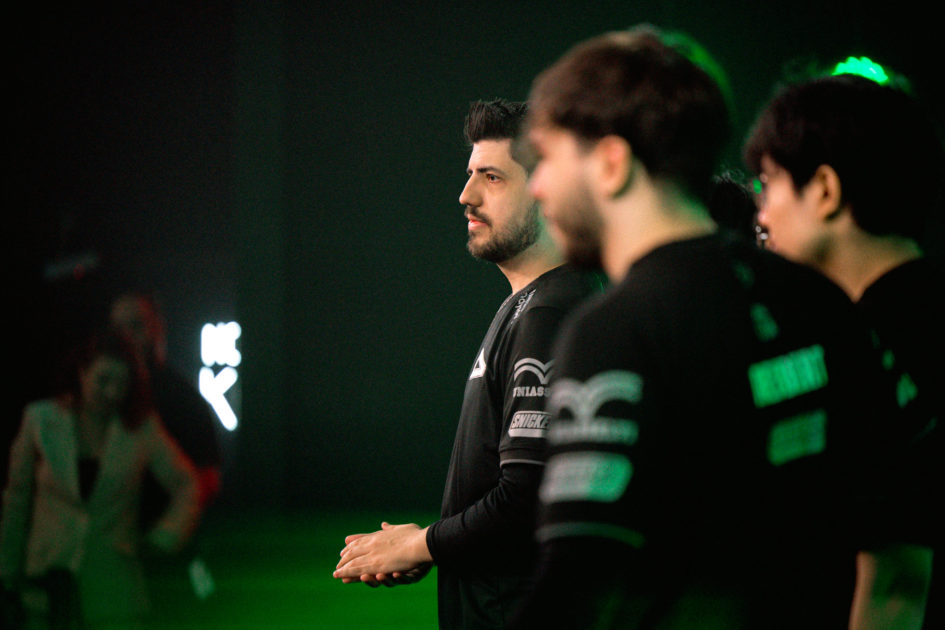 Foto de Robo e RedBert representando a LOUD.