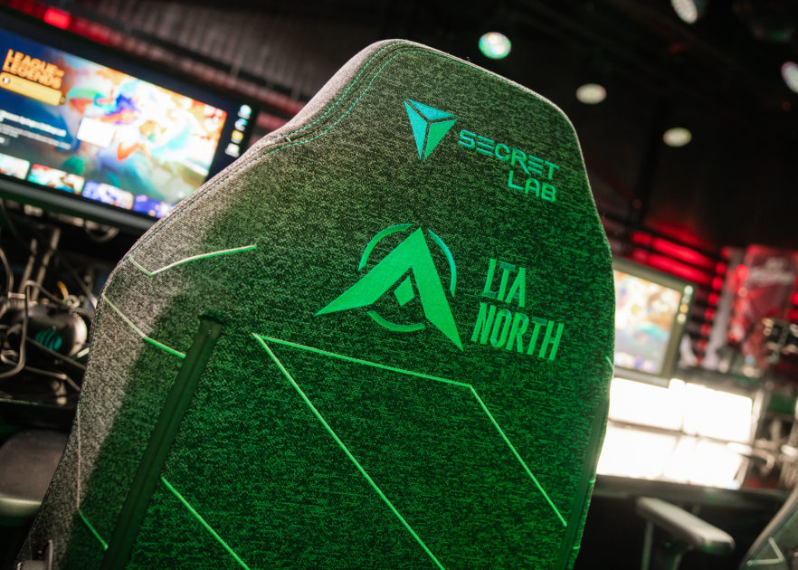 Foto de cadeira com o logo da LTA Norte.