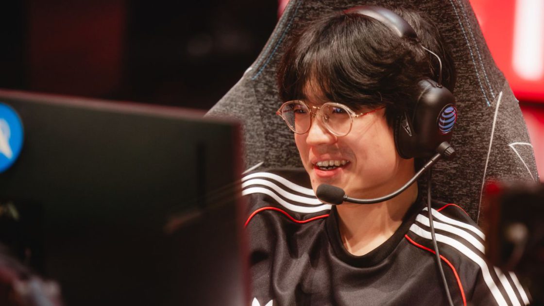 Imagem do jogador Quid, mid-laner da 100 Thieves, organização da LTA Norte 2025