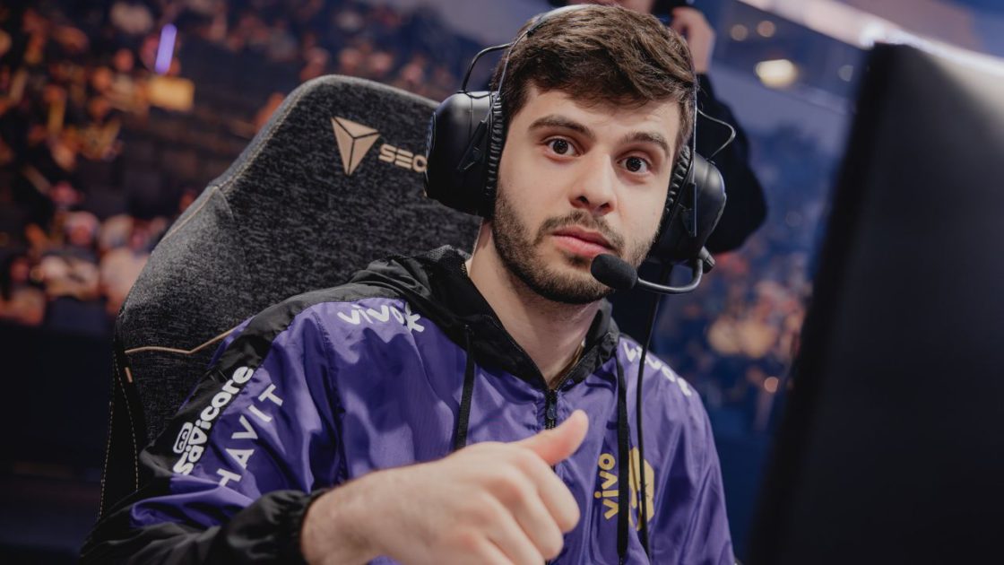 Na foto, o ADC da VKS, Morttheus