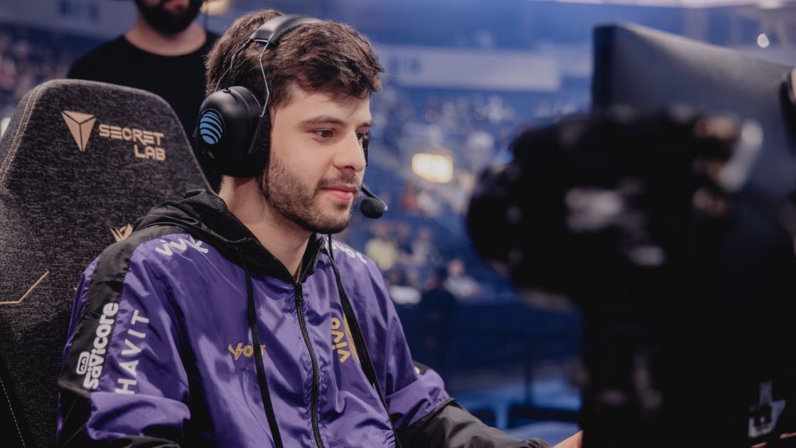 Na foto, o ADC da VKS, Morttheus