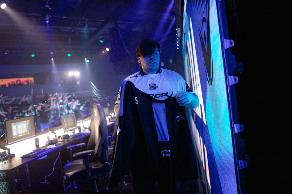 Foto de Snaker saindo do palco pela Isurus.