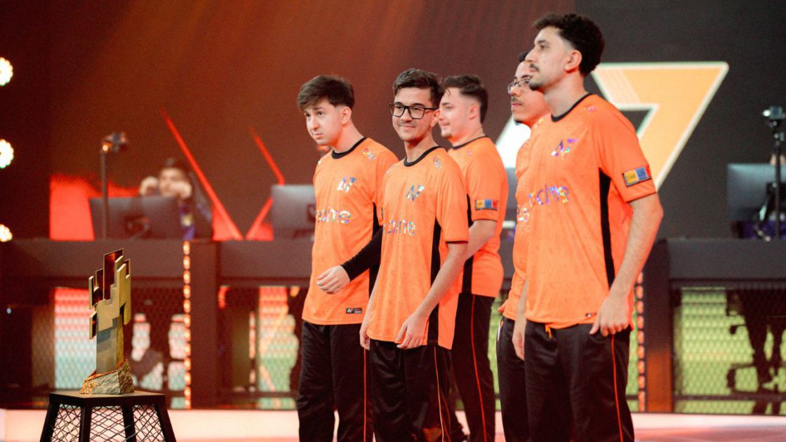 Foto da equipe da Alpha7 Esports.