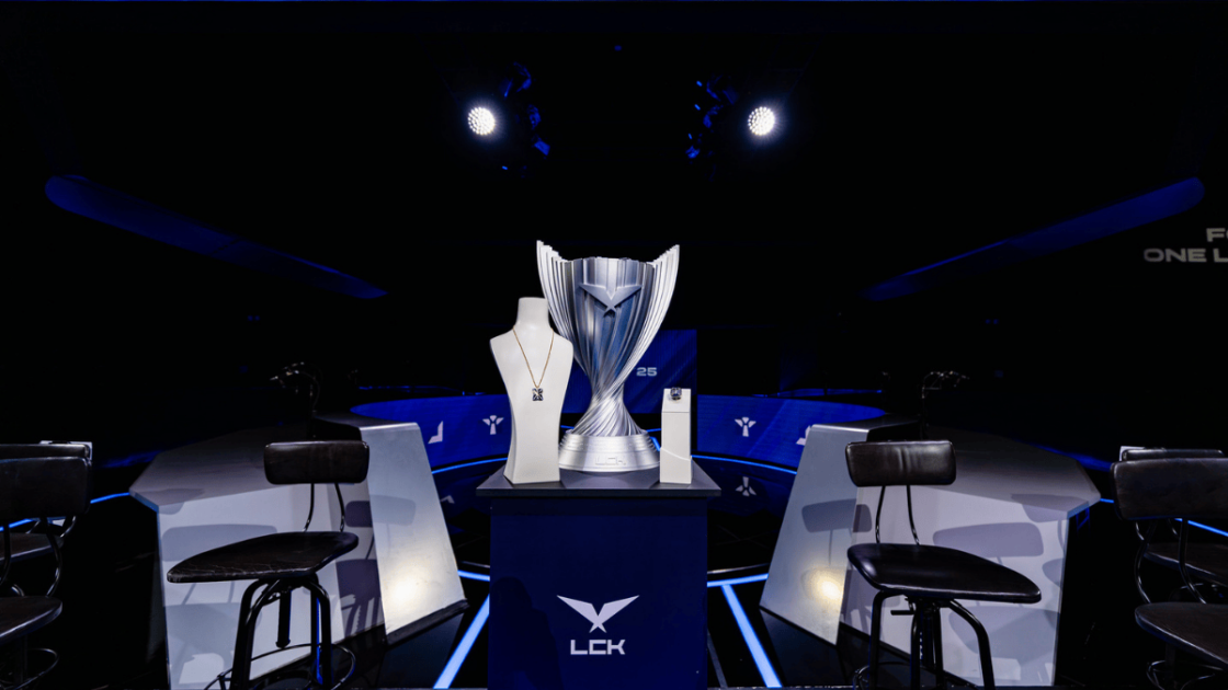 Na foto, a taça da LCK.