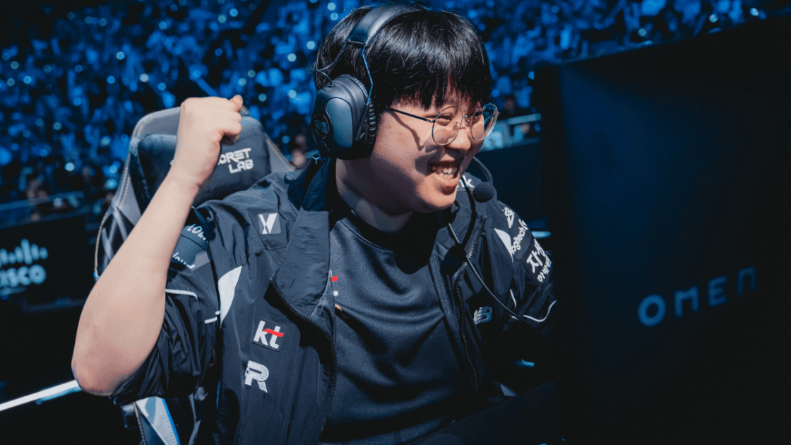 Foto de Peter representando a KT durante o Worlds 2025.