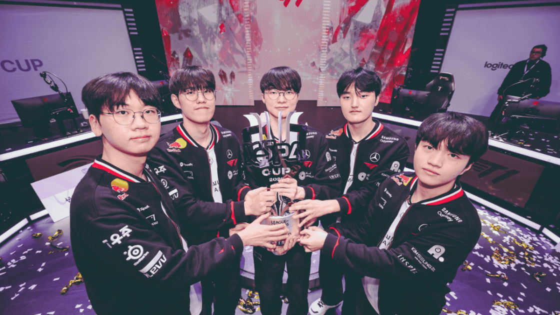 Foto da equipe da T1 com o título da KeSPA Cup 2025.