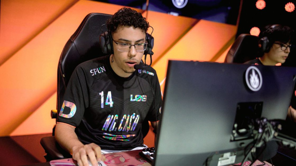 Na foto, LOS Drakehero, jungler da organização