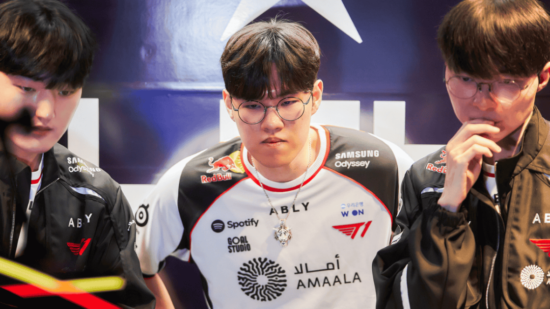Foto de Oner, Peyz e Faker durante a série contra a LCK Cup 2026.