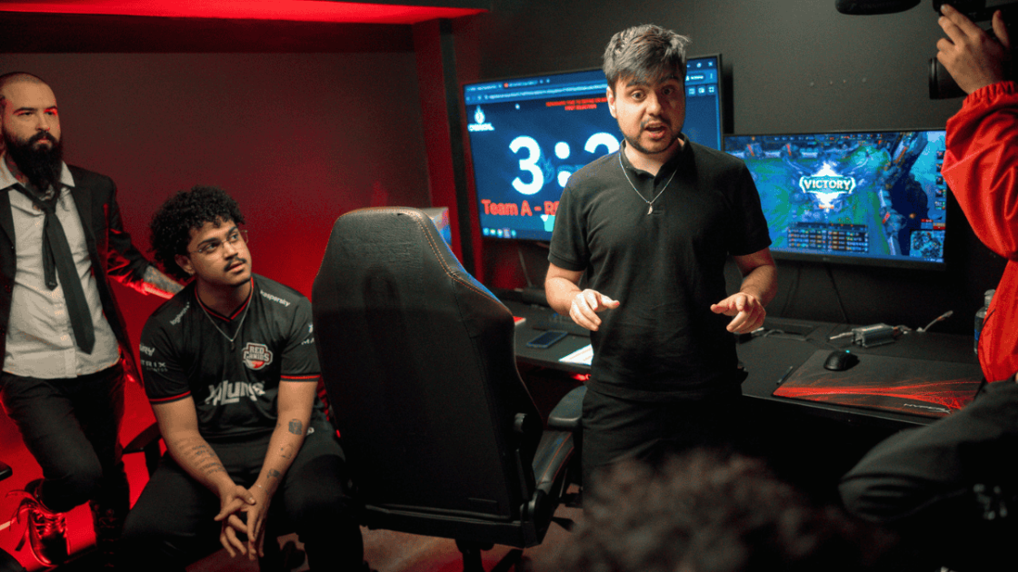 Foto de Tockers nos bastidores da RED Canids no CBLOL 2026.