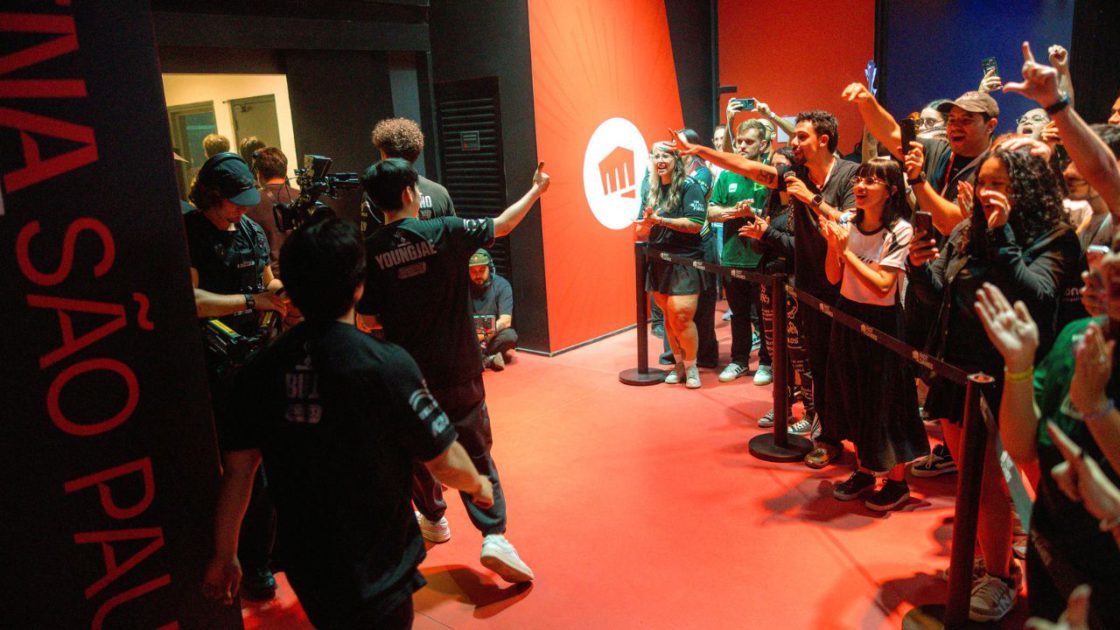 Na foto, a LOUD no First Stand 2026