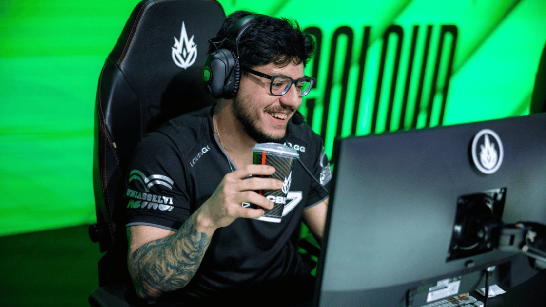 Foto de Envy atuando pela LOUD.