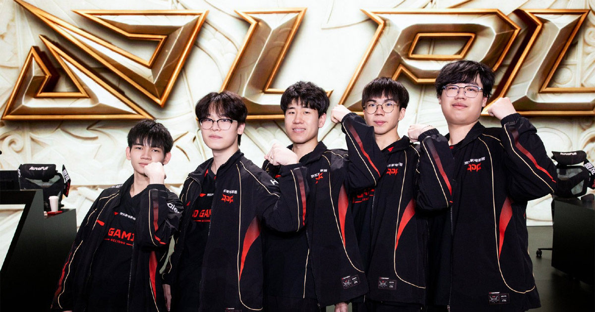 Imagem do time de LEague of Legends da JD Gaming