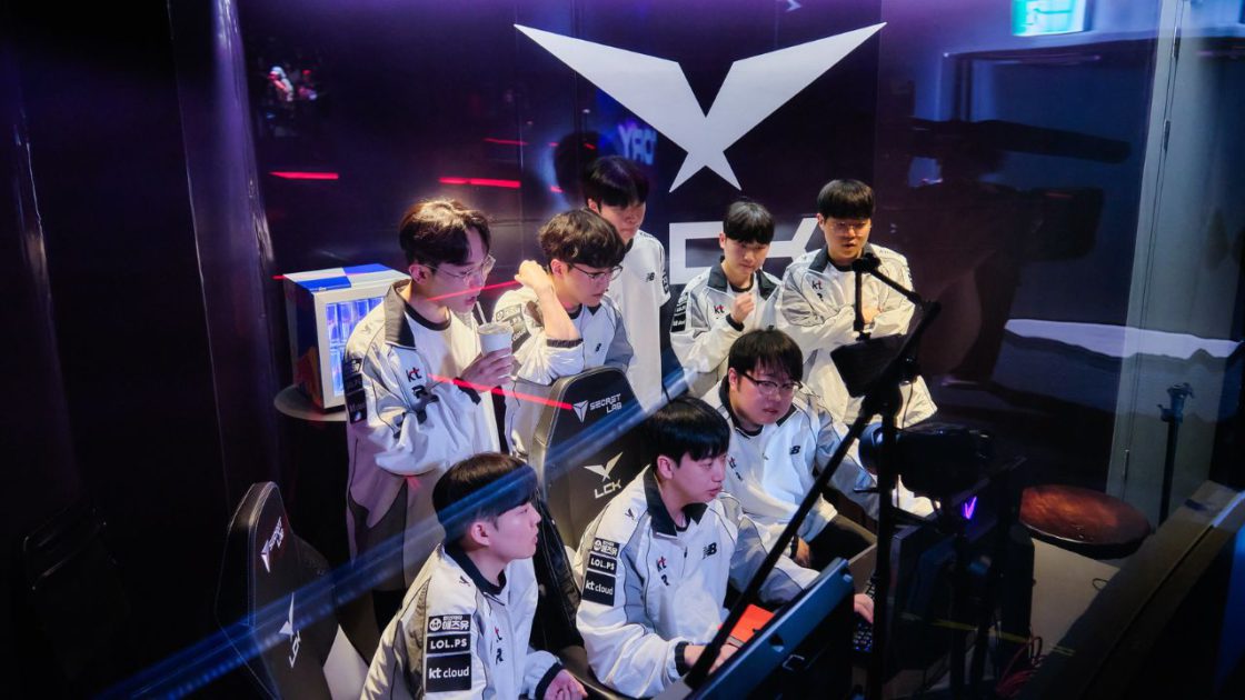 Na foto, o time da KT Rolster na LCK 2026 1º split