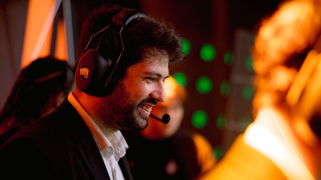 Na foto, Enatron, head-coach da LOS no CBLOL 2026 1º split