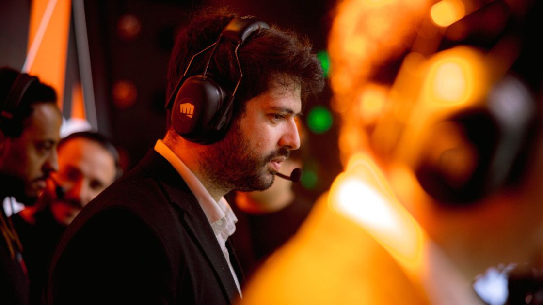 Na foto, Enatron, head-coach da LOS no CBLOL 2026 1º split