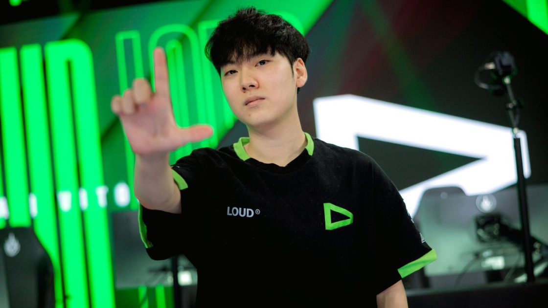 Na foto, YoungJae, jungler da LOUD no CBLOL 2026