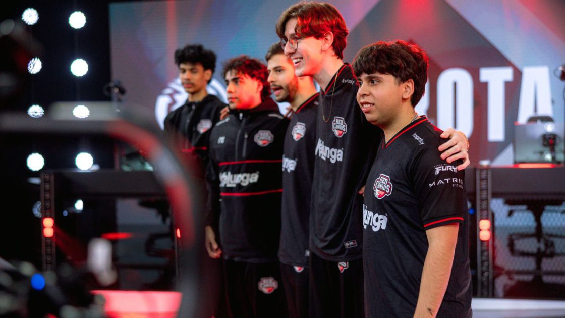 Foto da equipe da RED Canids no CBLOL 2026