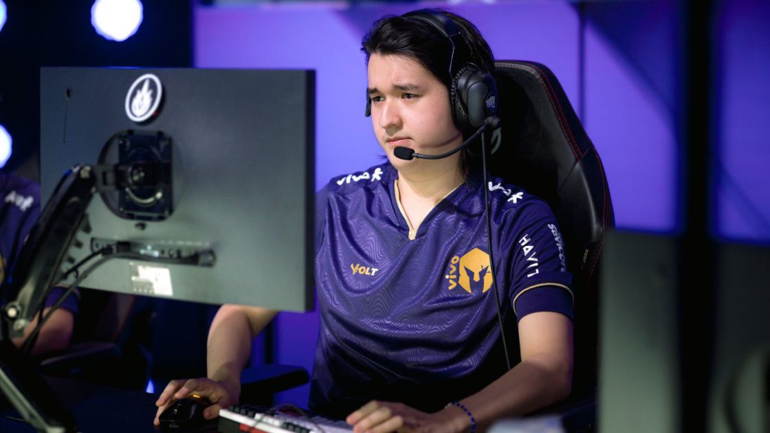 Na foto, Sarolu, jungler da VKS no CBLOL 2026 1º split