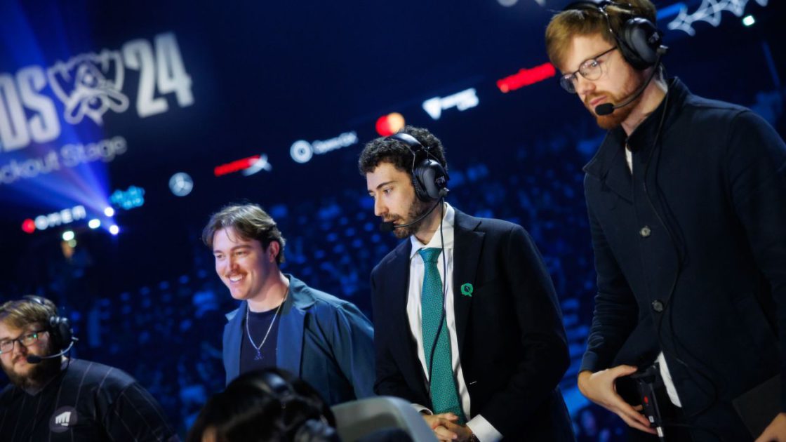 Na foto, Mithy e Nukeduck, da esquerda para a direita