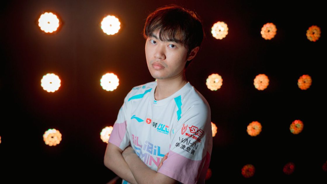 Na foto, Knight, mid da BLG