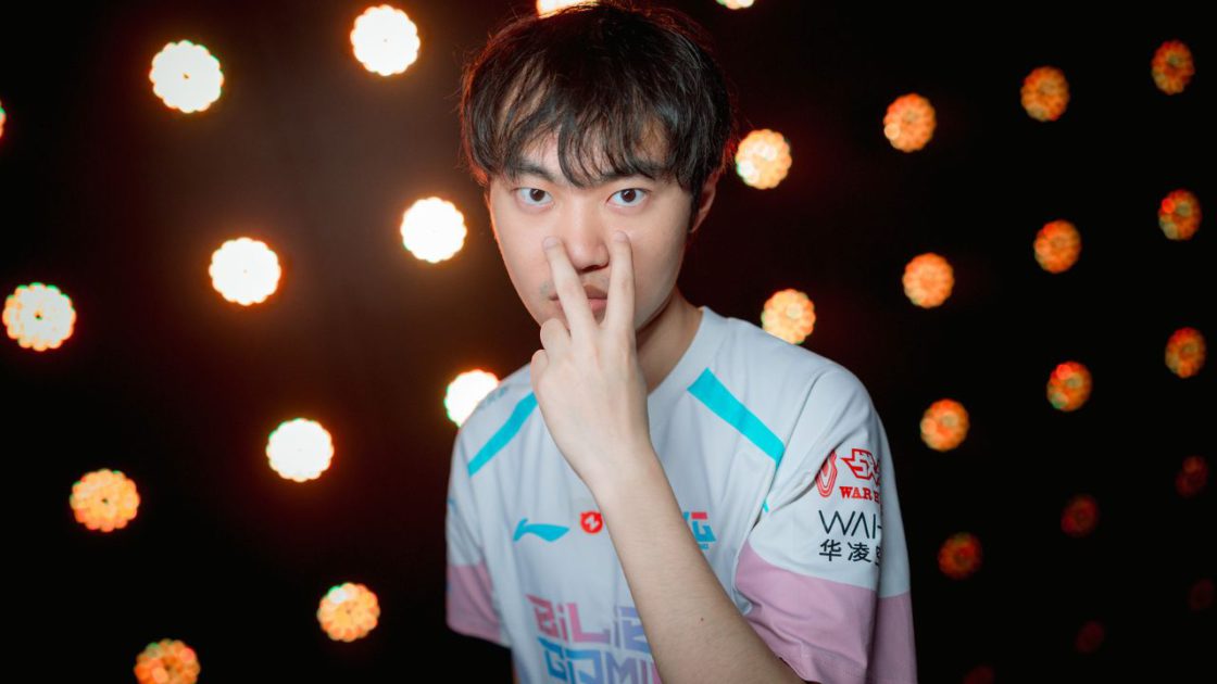 Na foto, Knight, mid da BLG