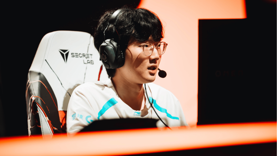 Foto de Viper atuando pela Bilibili Gaming.