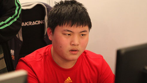 Jogadores da Royal Club Protegem Uzi da EDG com bastante Sinergia