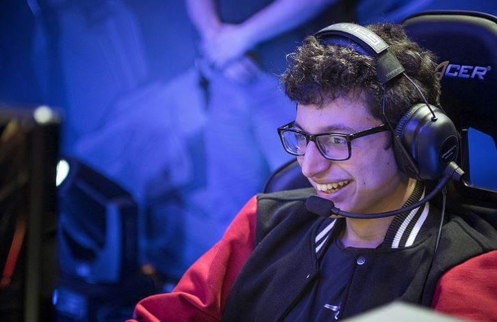 5 jogadores que já mudaram de posição para ADC